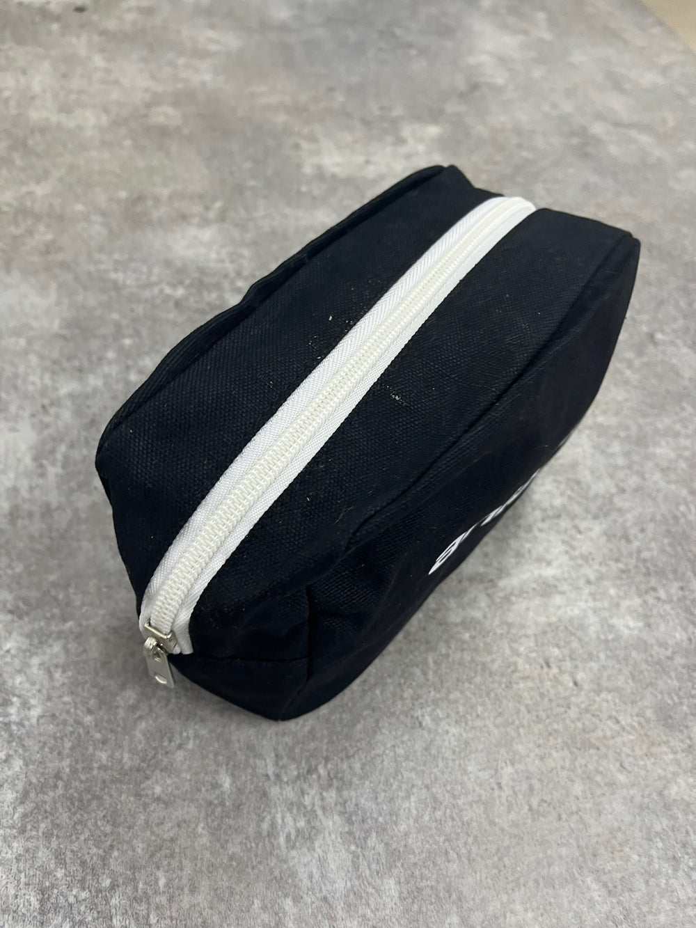 【1万円以上のお買い物でプレゼント】ANEIND logo canvas mini pouch