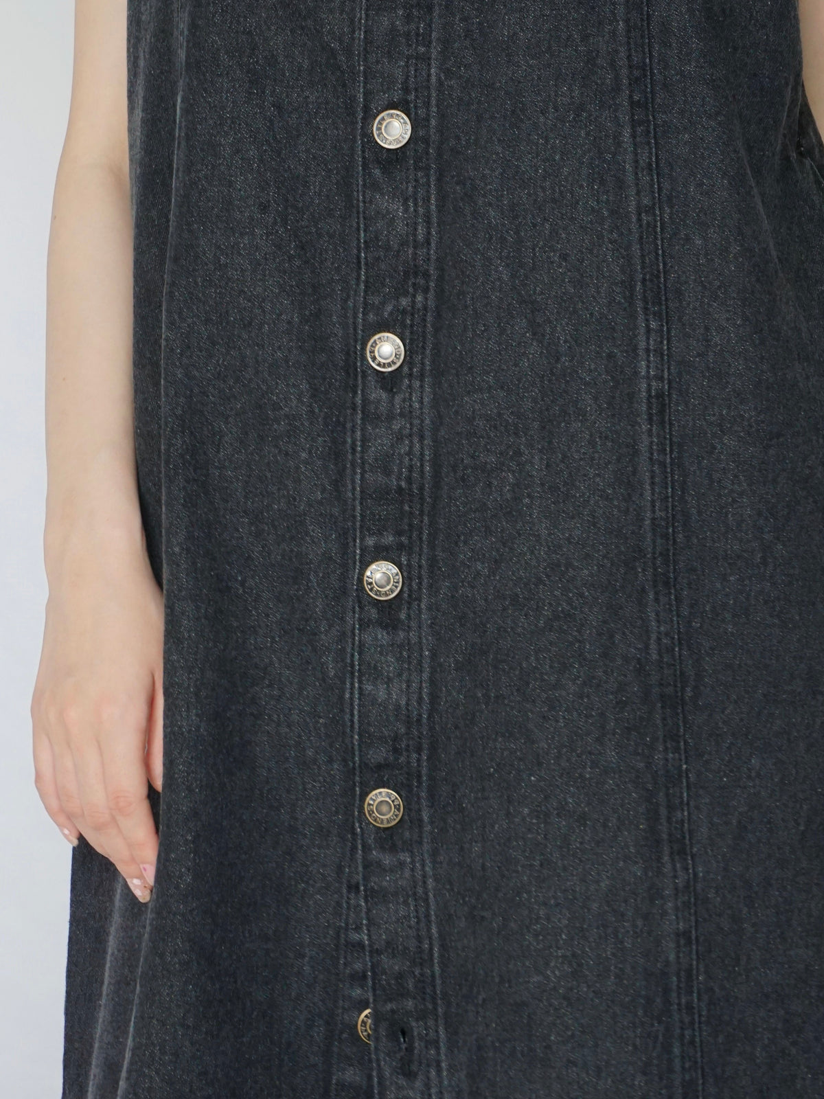 Button slit denim one piece(BLACK)