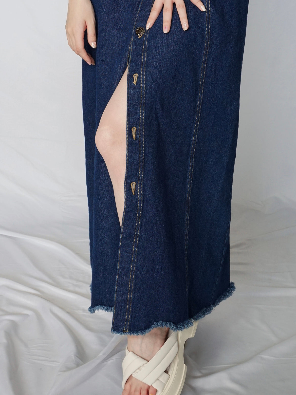 Button slit denim one piece(INDIGO)