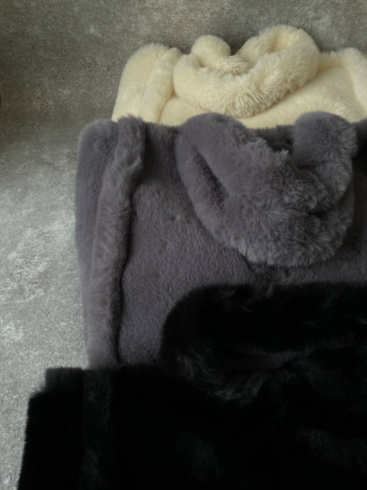 Fluffy tote bag