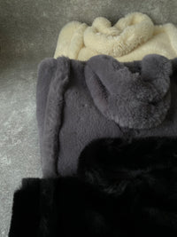 Fluffy tote bag