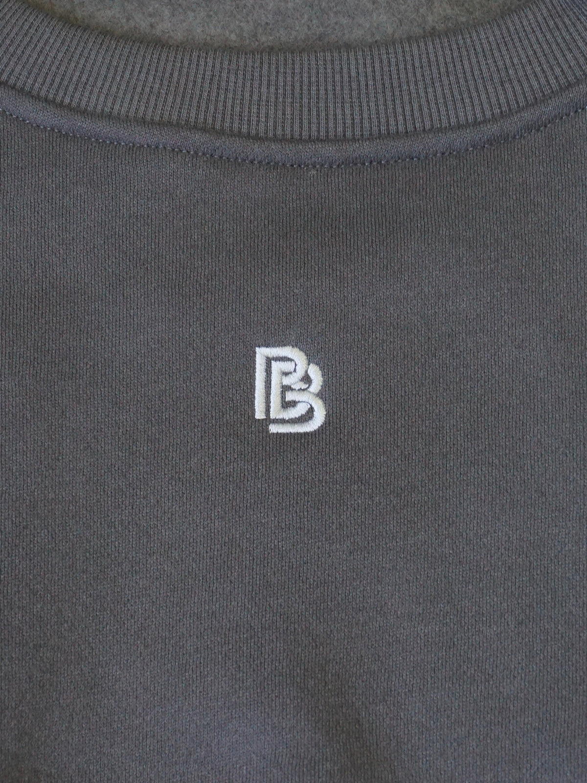 Cropped sweat trainer（CHARCOAL）