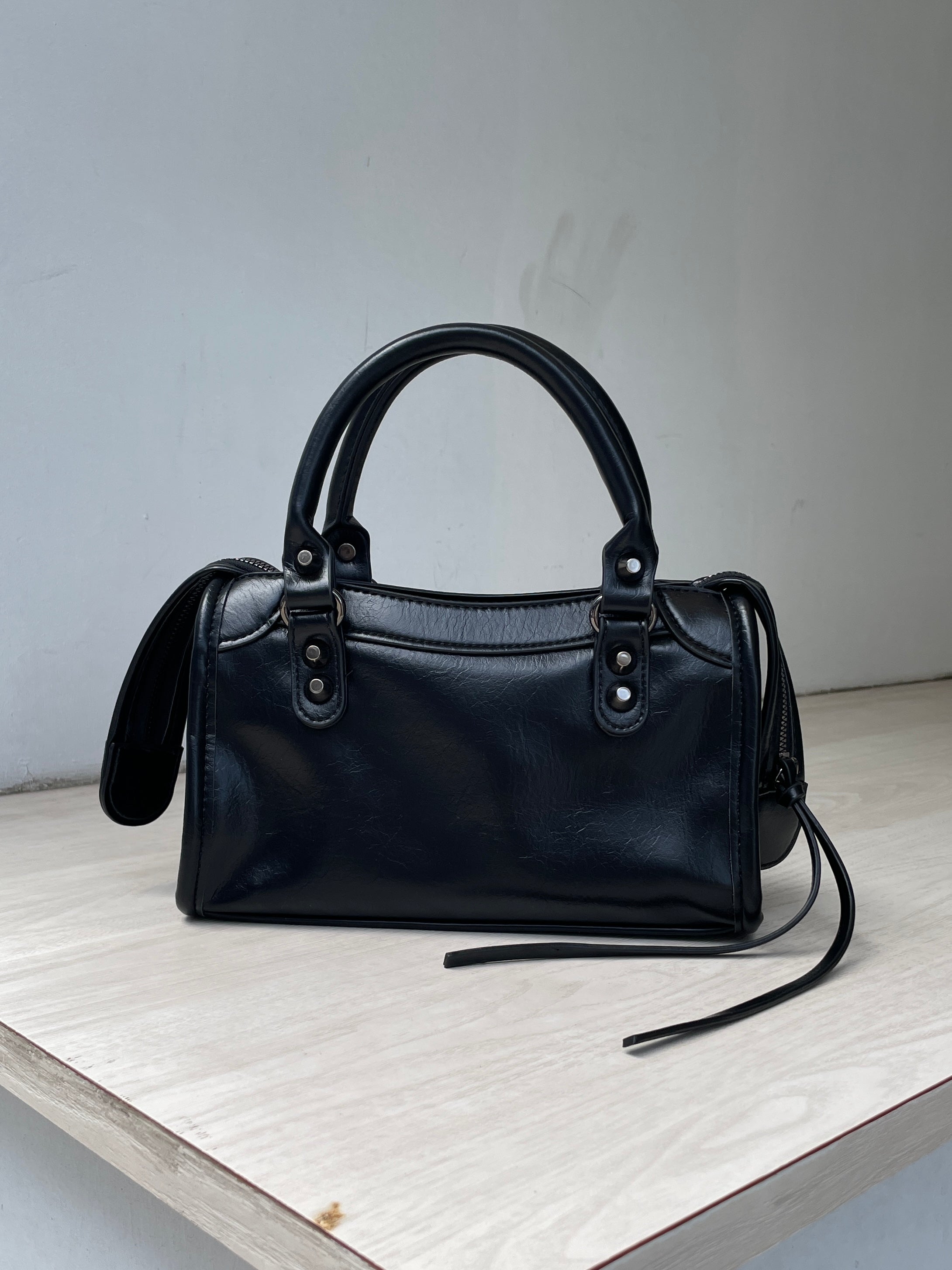 [KANARI]MINI TWO WAY BAG silver&white★日本未入荷 MARCO BIANCHINI ワンハンドル2WAYバッグ[DWA4-37058]｜URBAN