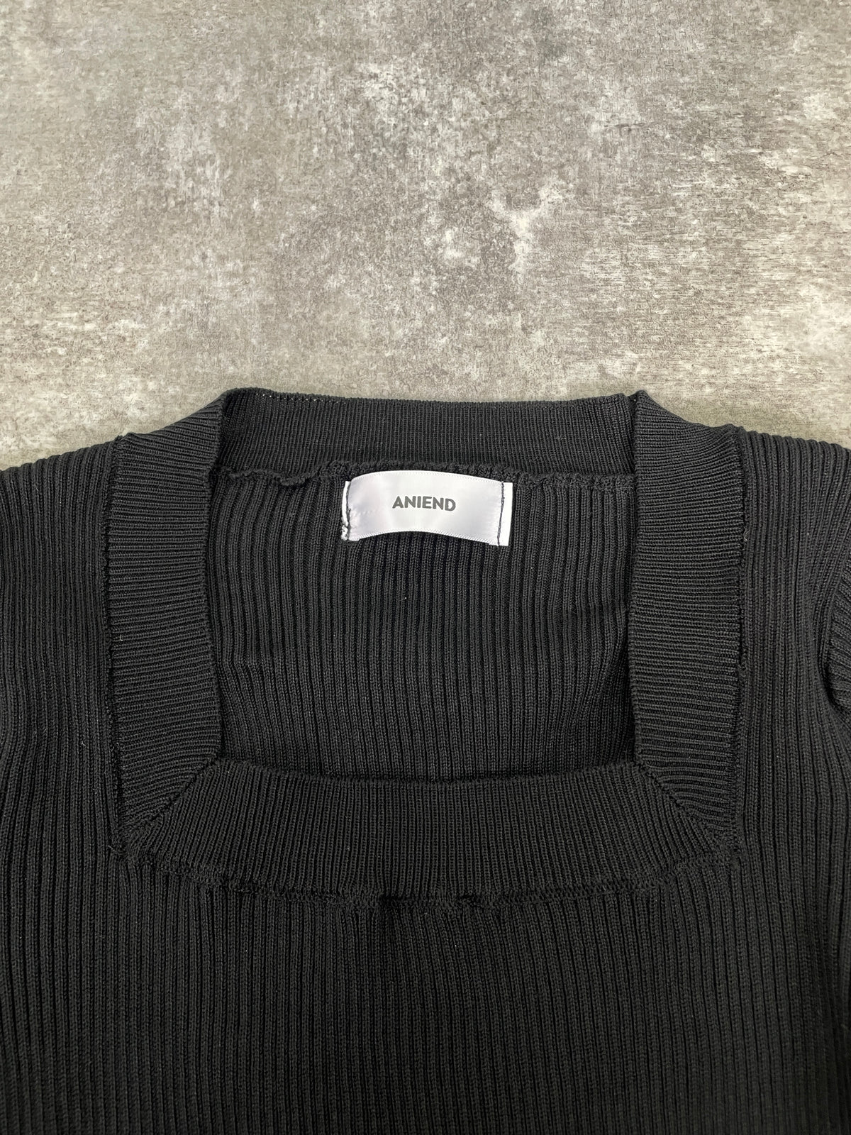 Design square neck knit（BLACK）