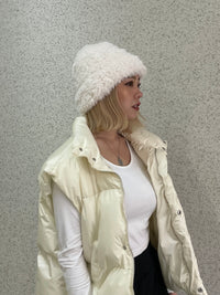 Fur yarn volumey cap（WHITE）